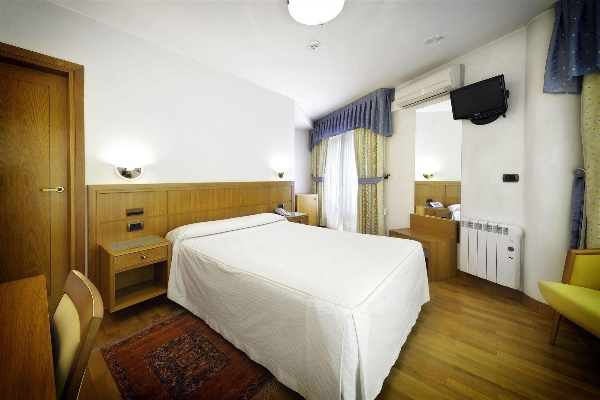 Hotel Florida Arteixo Zewnętrze zdjęcie